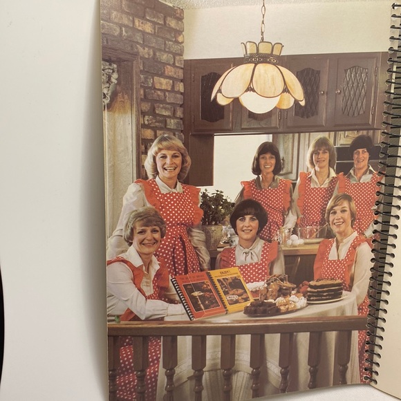 Enjoy More Recipes From The Best of Bridge 1980 Vintage Spiral Bound - Picture 5 of 10